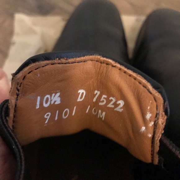 Allen Edmonds Liverpool Men’s Chelsea Boot 10.5 D in black - Picture 8 of 9